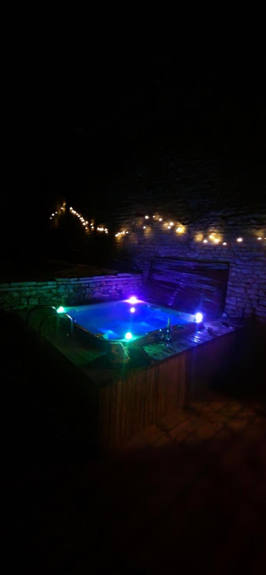 Villa Nid Charentais Angouleme pool jacuzzi à La Poterie  Extérieur photo