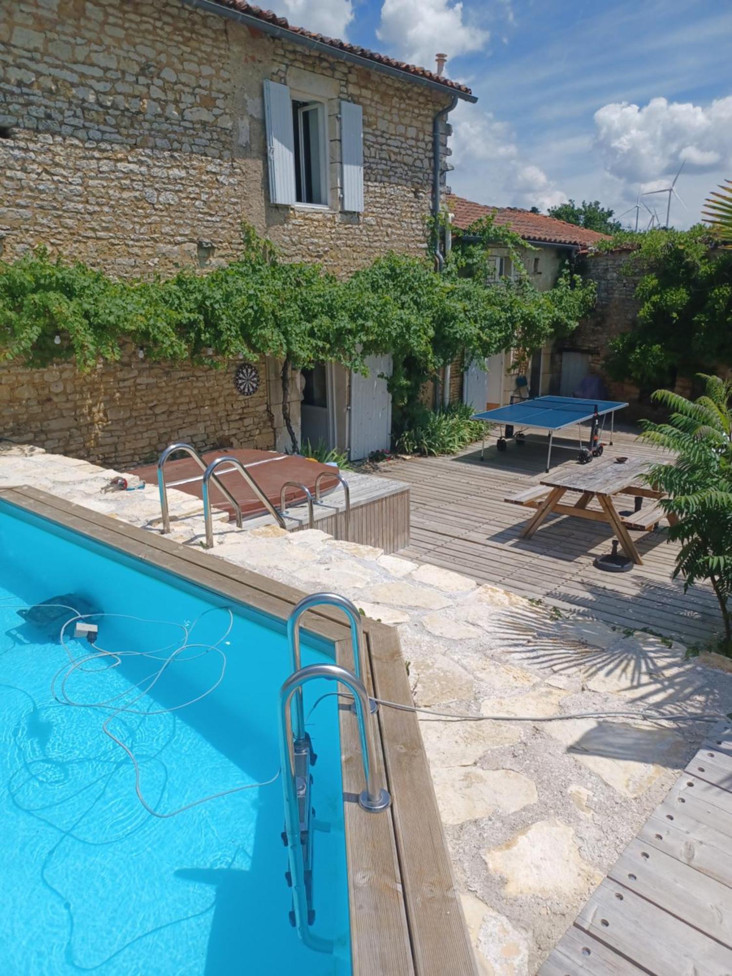 Villa Nid Charentais Angouleme pool jacuzzi à La Poterie  Extérieur photo